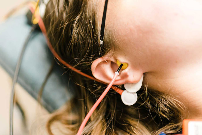 آزمون های شنوایی مخصوص بزرگسالان ارائه شده در مرکز شنوایی البرز